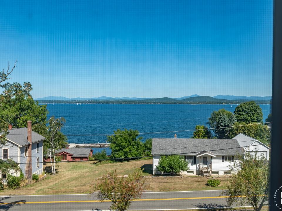 EssexHomeWithLakeViews_Bedroom2_View