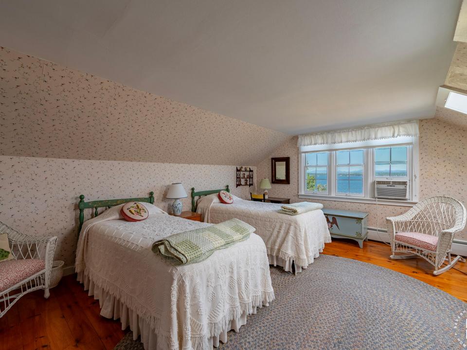 EssexHomeWithLakeViews_Bedroom2