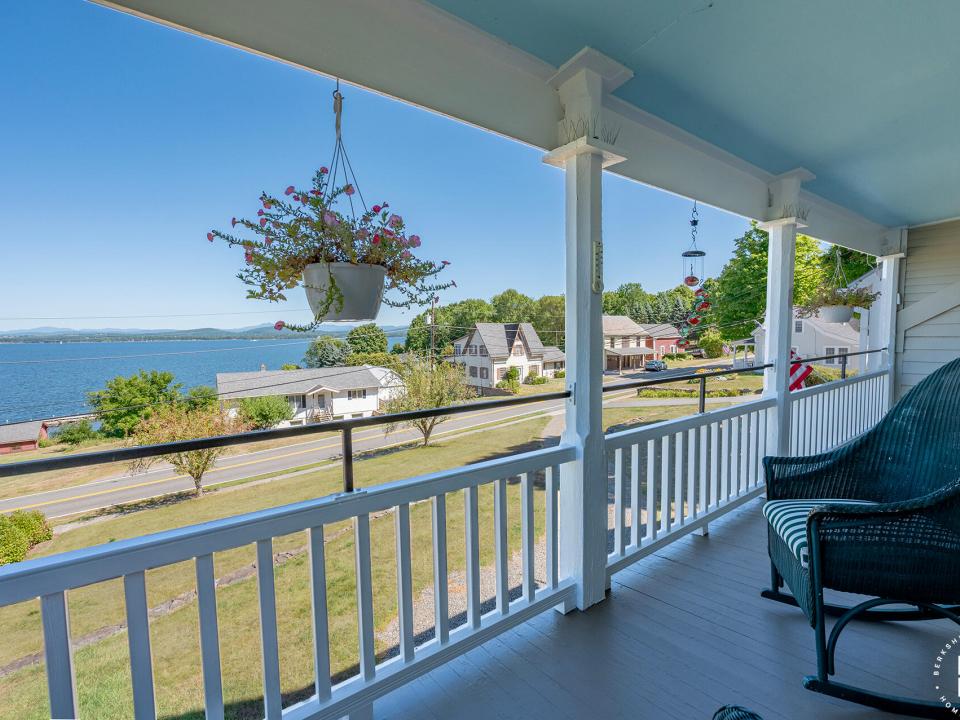 EssexHomeWithLakeViews_CoveredPorch_L
