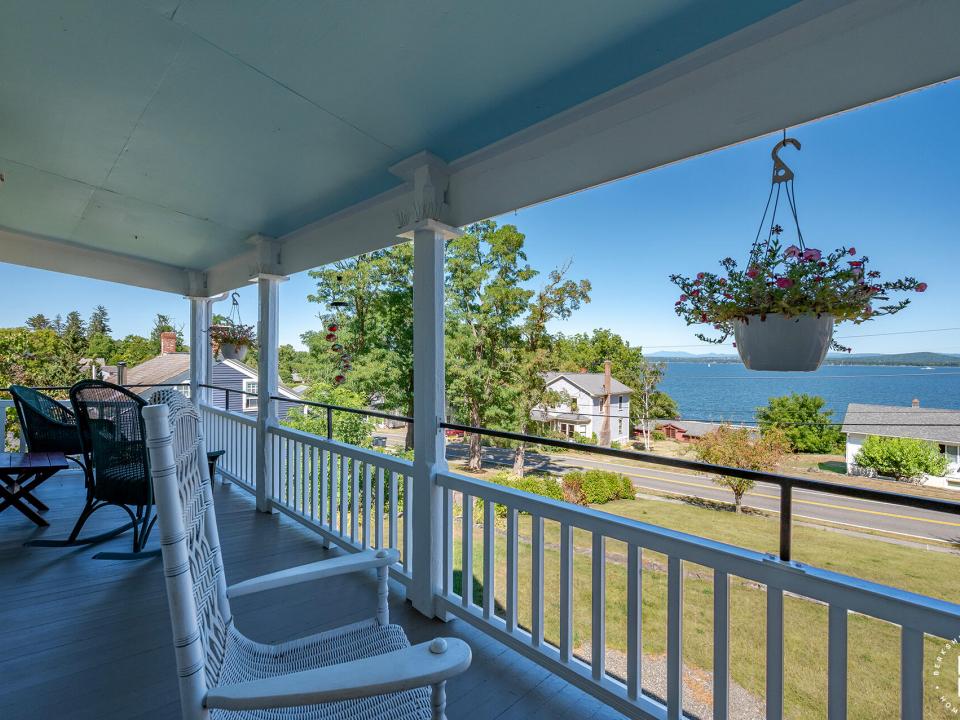 EssexHomeWithLakeViews_CoveredPorch_R