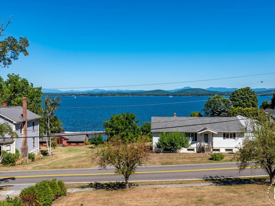 EssexHomeWithLakeViews_CoveredPorch_View