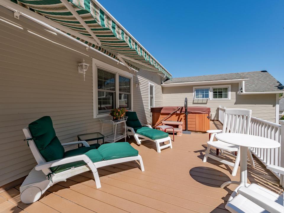 EssexHomeWithLakeViews_Deck