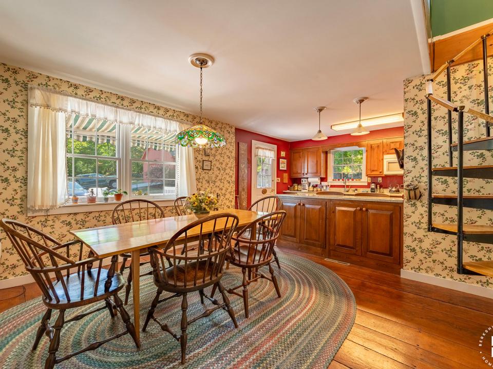 EssexHomeWithLakeViews_DR_Kitchen