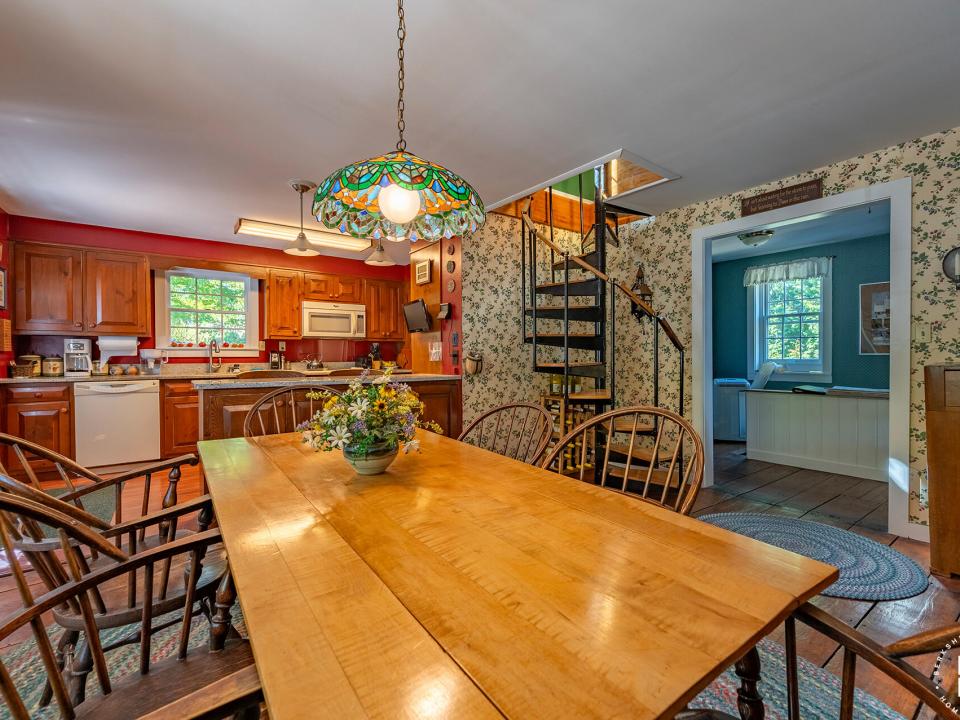 EssexHomeWithLakeViews_DR_Stairway