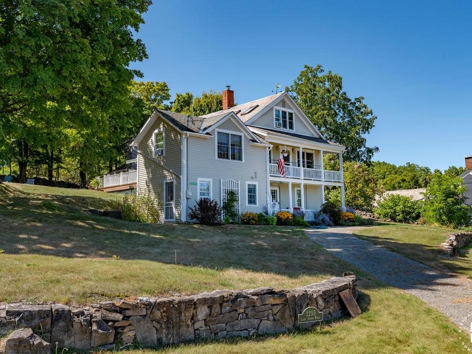 EssexHomeWithLakeViews_Exterior_From_Dri