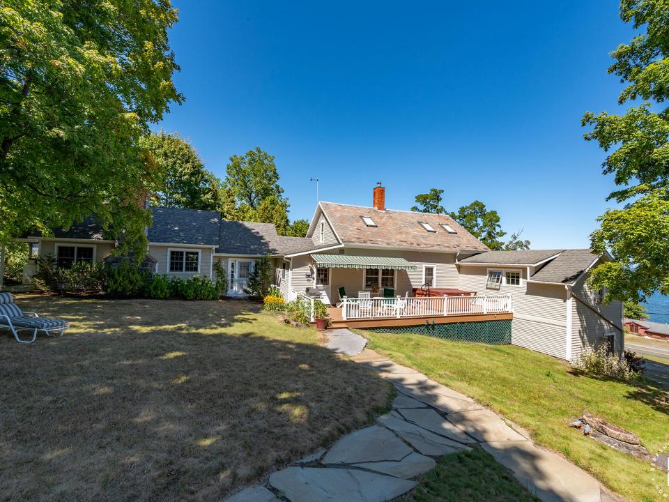 EssexHomeWithLakeViews_Exterior_From_Gar