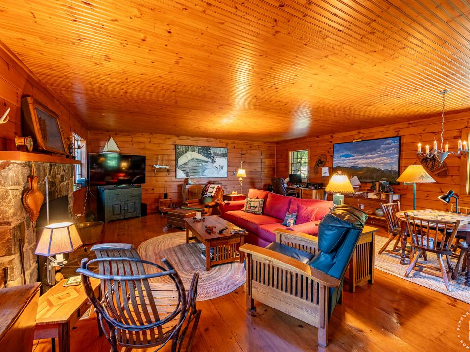 EssexHomeWithLakeViews_GR_From_Doorway