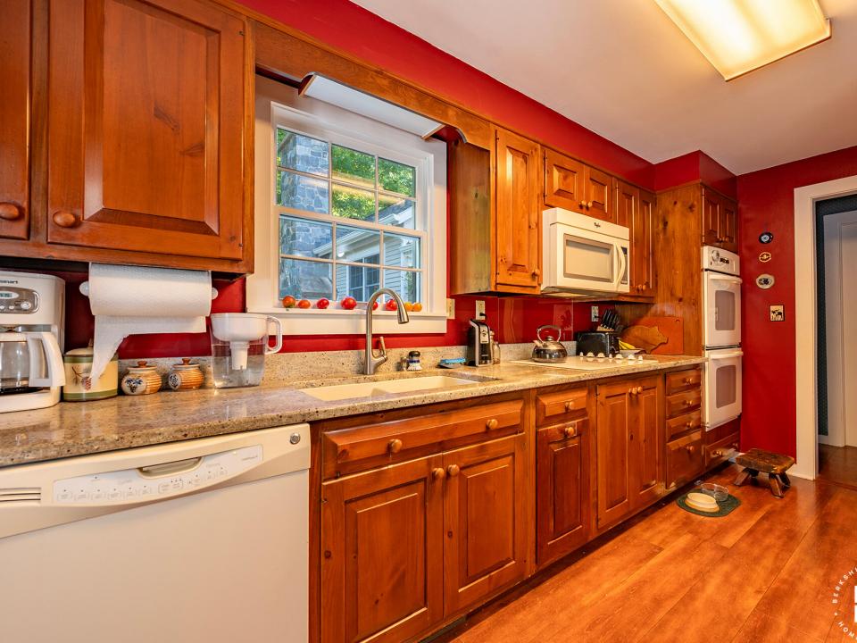 EssexHomeWithLakeViews_Kitchen