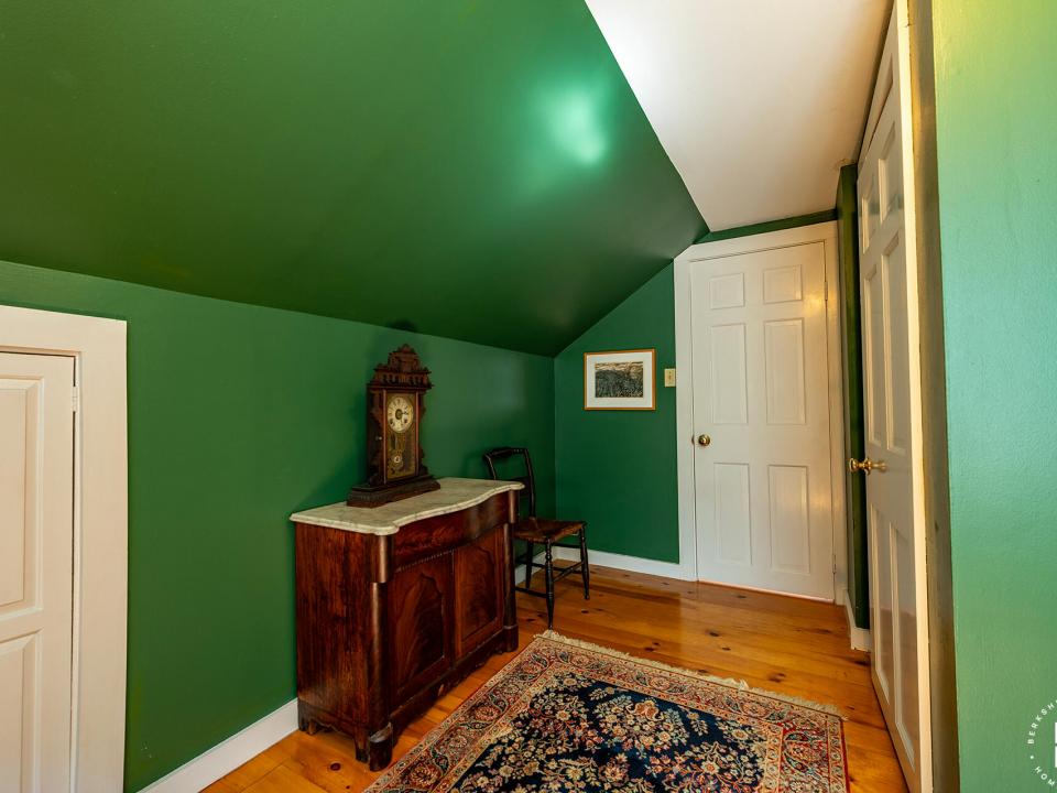 EssexHomeWithLakeViews_Landing