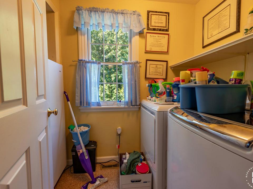 EssexHomeWithLakeViews_LaundryRoom