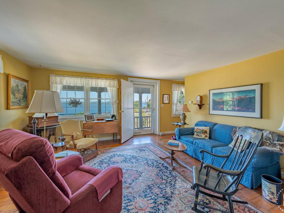 EssexHomeWithLakeViews_LivingRoom