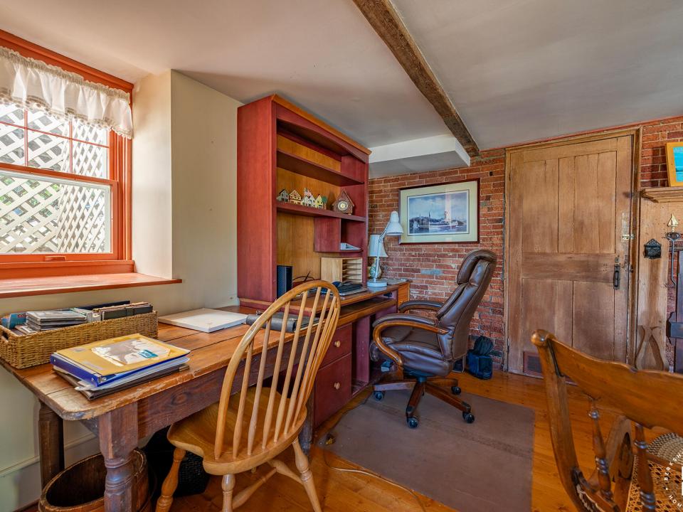 EssexHomeWithLakeViews_LowerLevel_Office