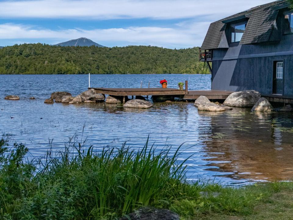 DearCrossingOnLakePlacid_A_BackYard_BH_W