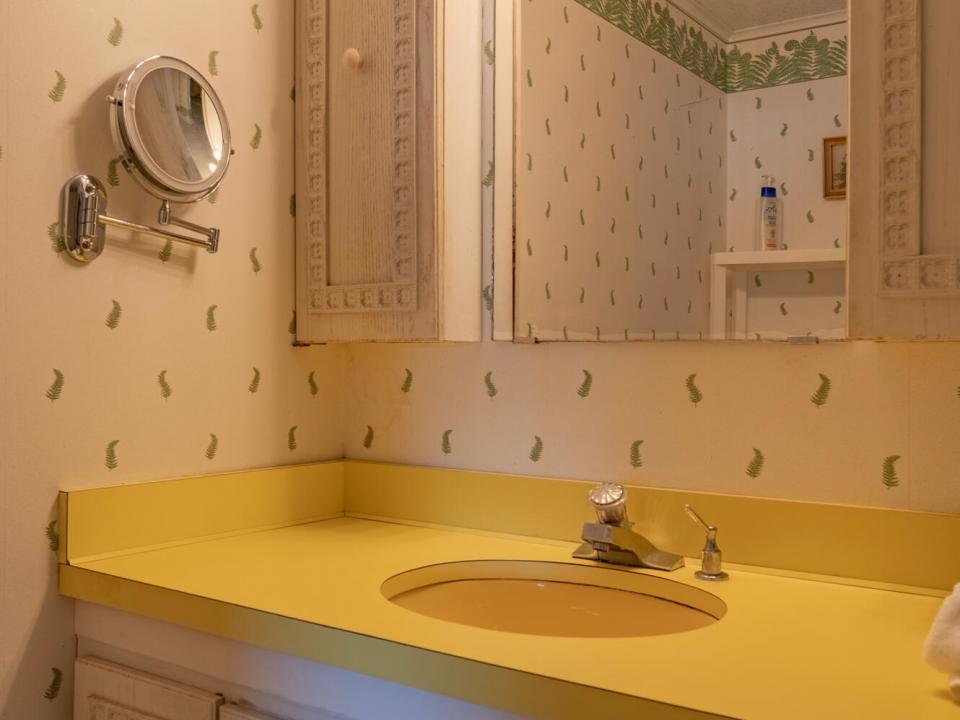 DearCrossingOnLakePlacid_Bathroom1_Vanit