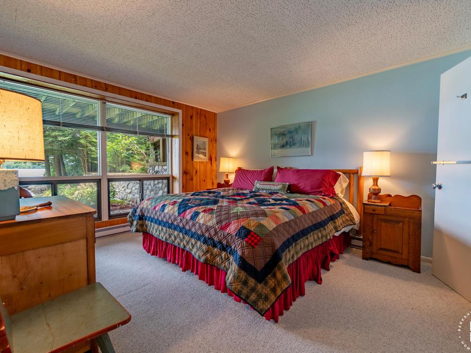 DearCrossingOnLakePlacid_Bedroom2