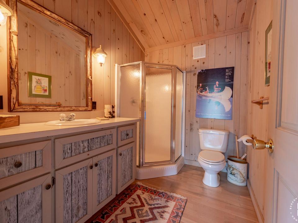 DearCrossingOnLakePlacid_BH_Bathroom