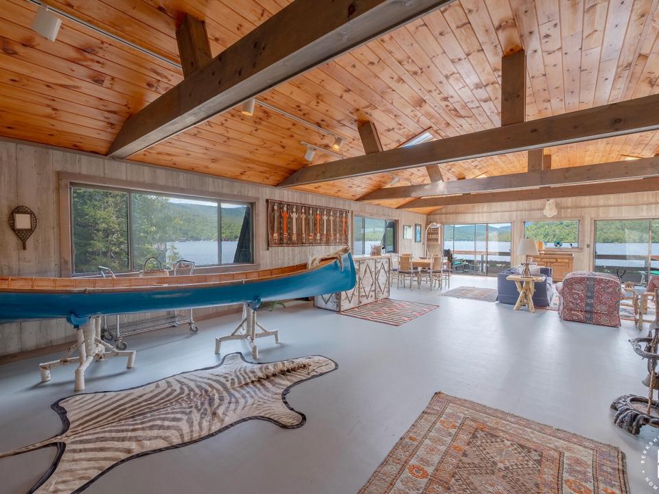 DearCrossingOnLakePlacid_BH_FullRoom_Fro