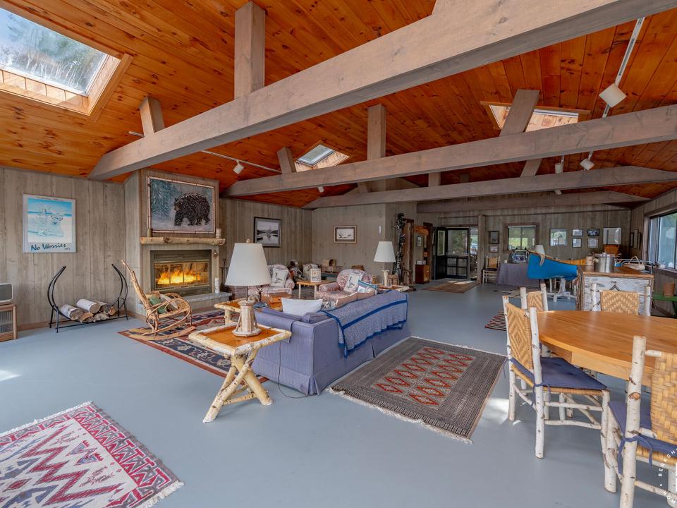 DearCrossingOnLakePlacid_BH_FullRoom