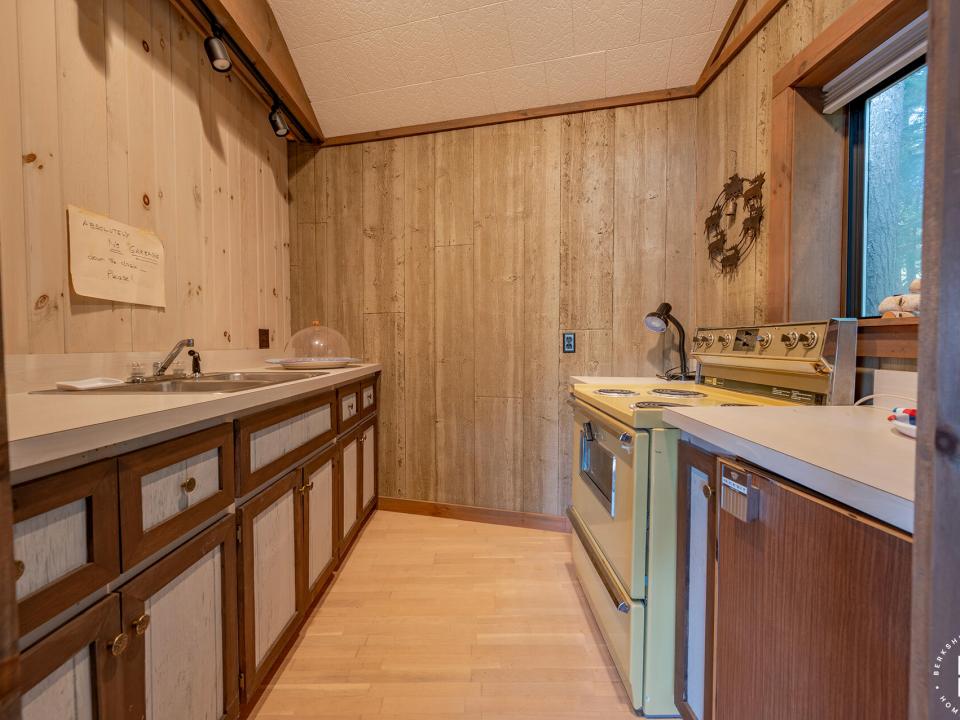 DearCrossingOnLakePlacid_BH_Kitchen