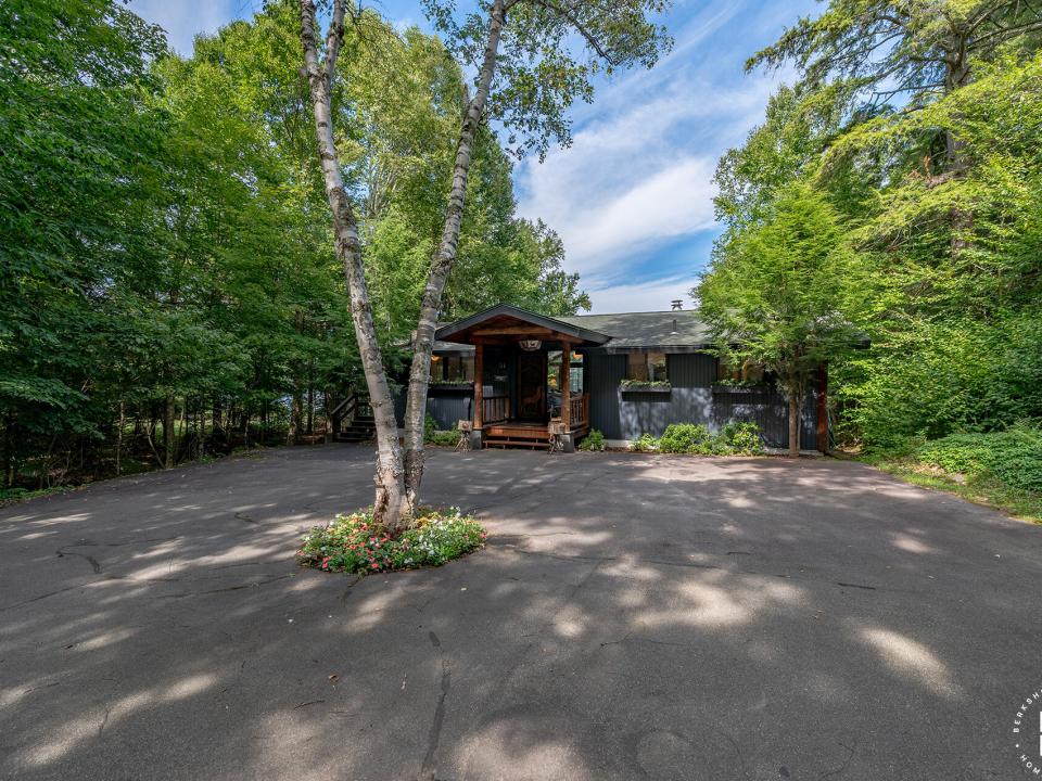 DearCrossingOnLakePlacid_Exterior_Front_