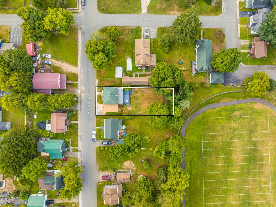 21 McLaughlin Ave-11