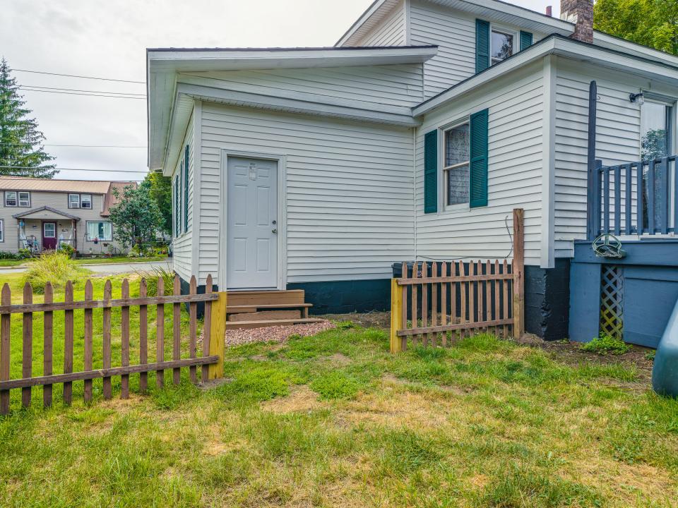 21 McLaughlin Ave-20