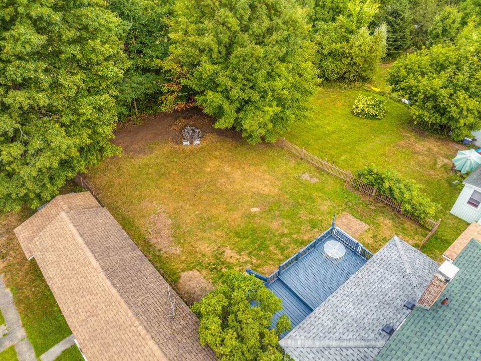 21 McLaughlin Ave-23