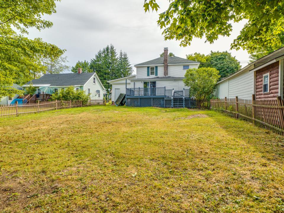 21 McLaughlin Ave-27