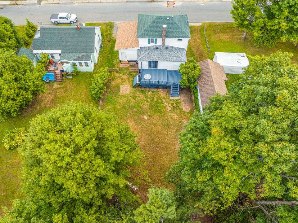 21 McLaughlin Ave-29