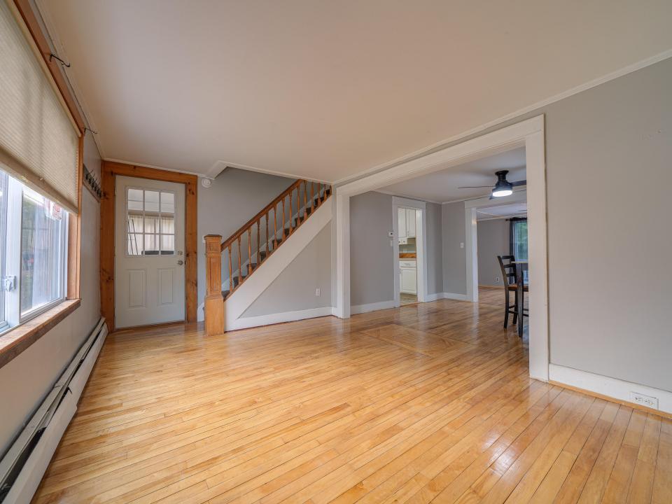 21 McLaughlin Ave-40