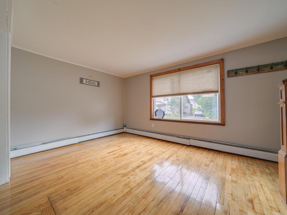 21 McLaughlin Ave-42