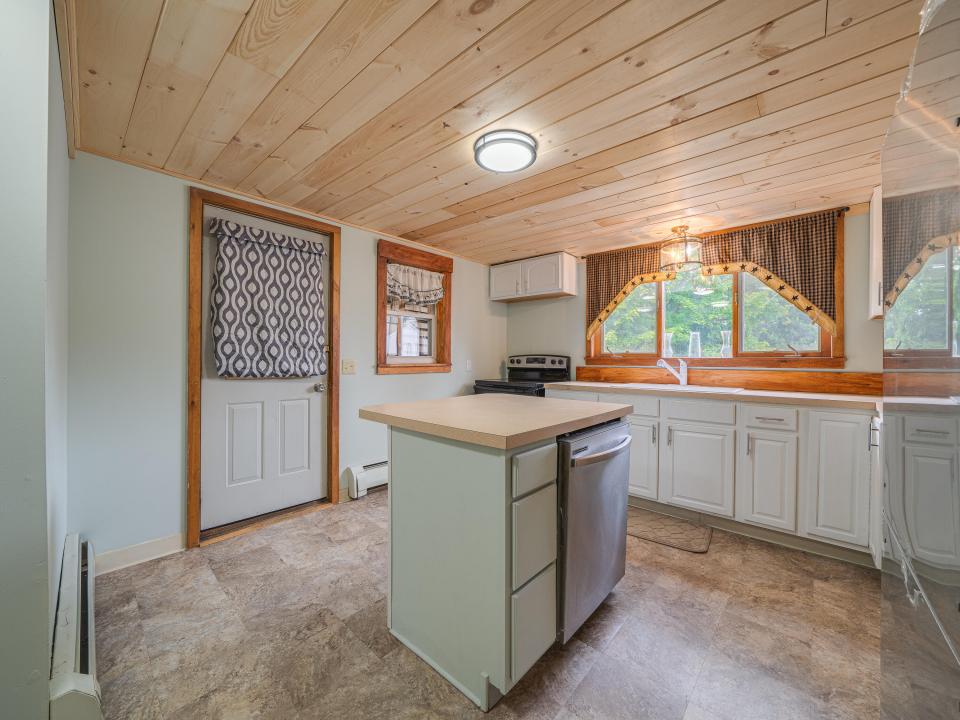 21 McLaughlin Ave-47