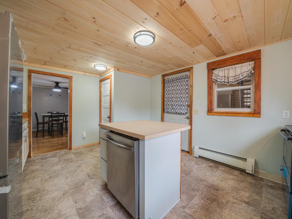 21 McLaughlin Ave-48