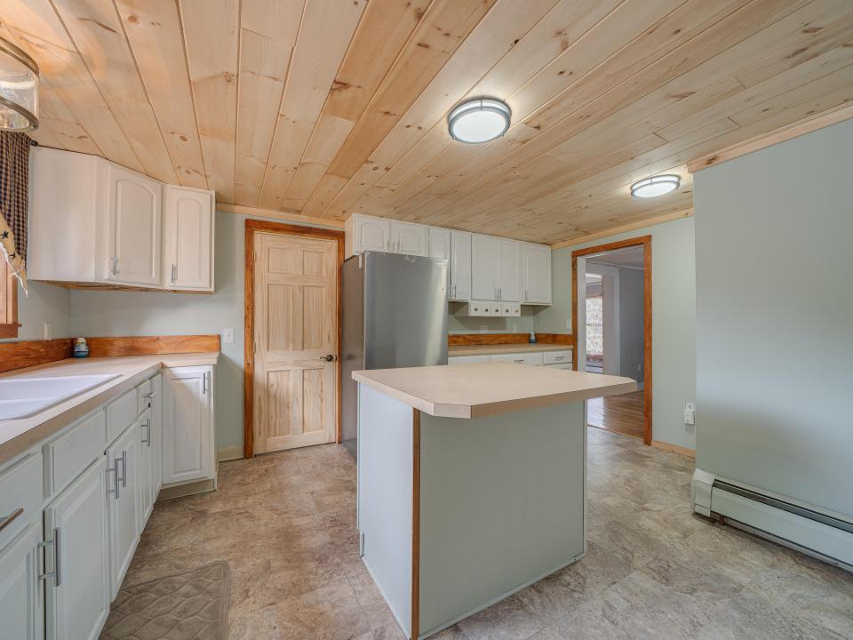 21 McLaughlin Ave-49