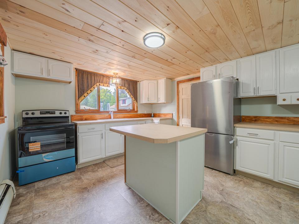 21 McLaughlin Ave-50