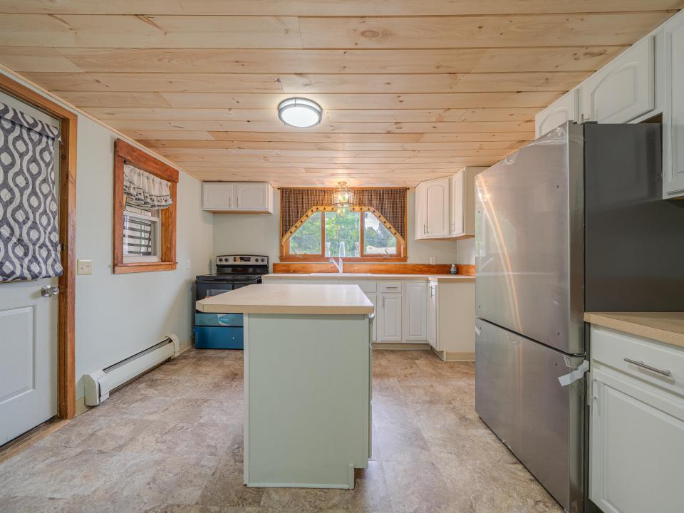 21 McLaughlin Ave-51