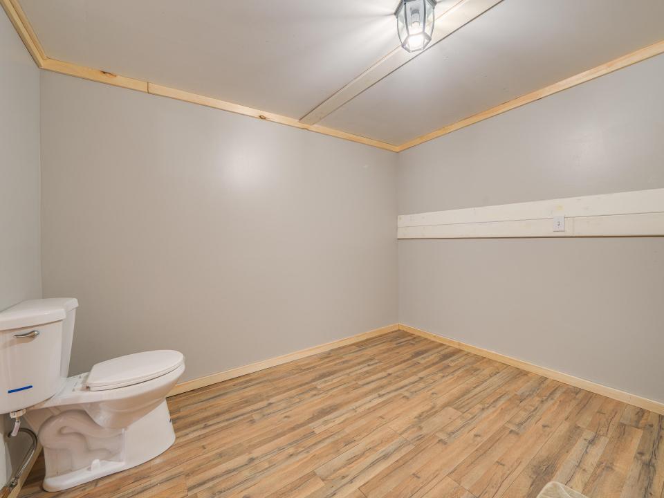 21 McLaughlin Ave-53