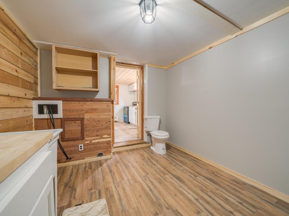 21 McLaughlin Ave-54