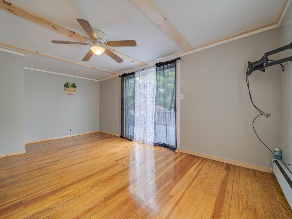 21 McLaughlin Ave-56