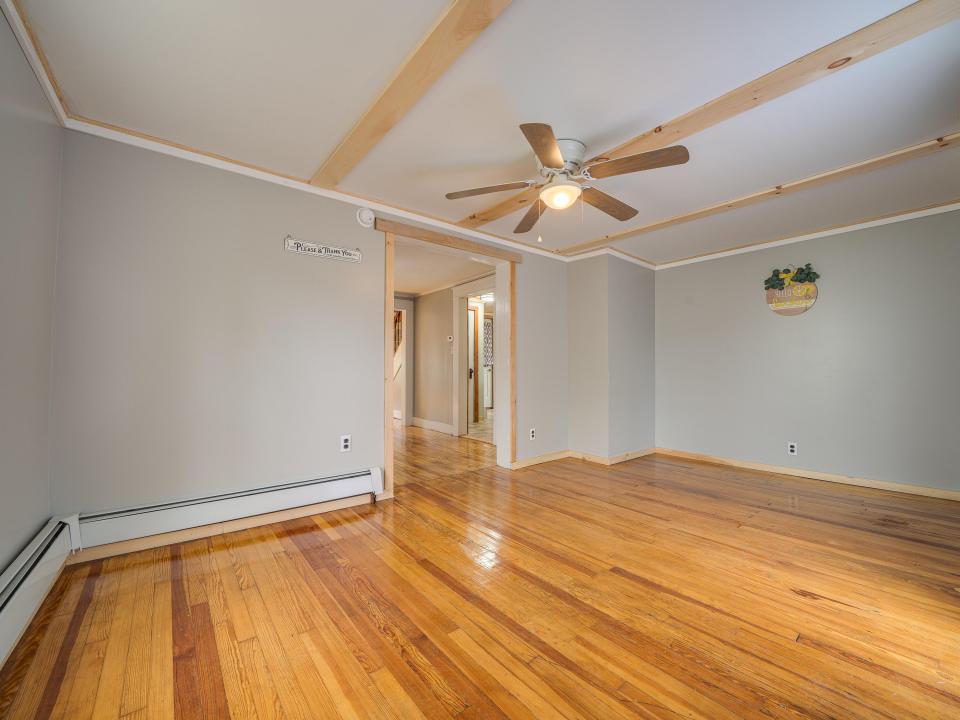 21 McLaughlin Ave-57