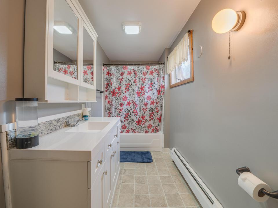 21 McLaughlin Ave-62