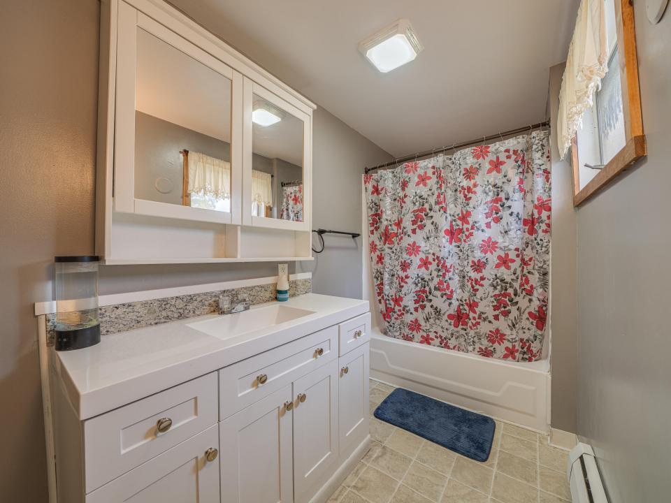 21 McLaughlin Ave-63