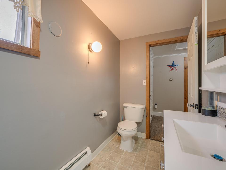 21 McLaughlin Ave-65