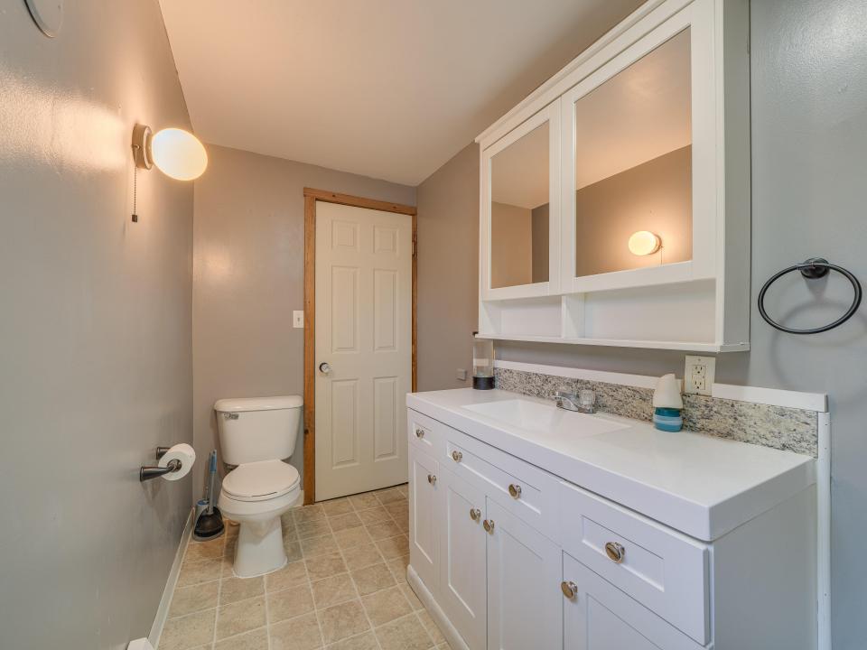 21 McLaughlin Ave-66