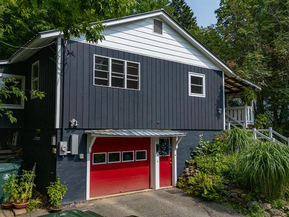 CozySaranacLakeHomeOnJenkins_A_Exterior_