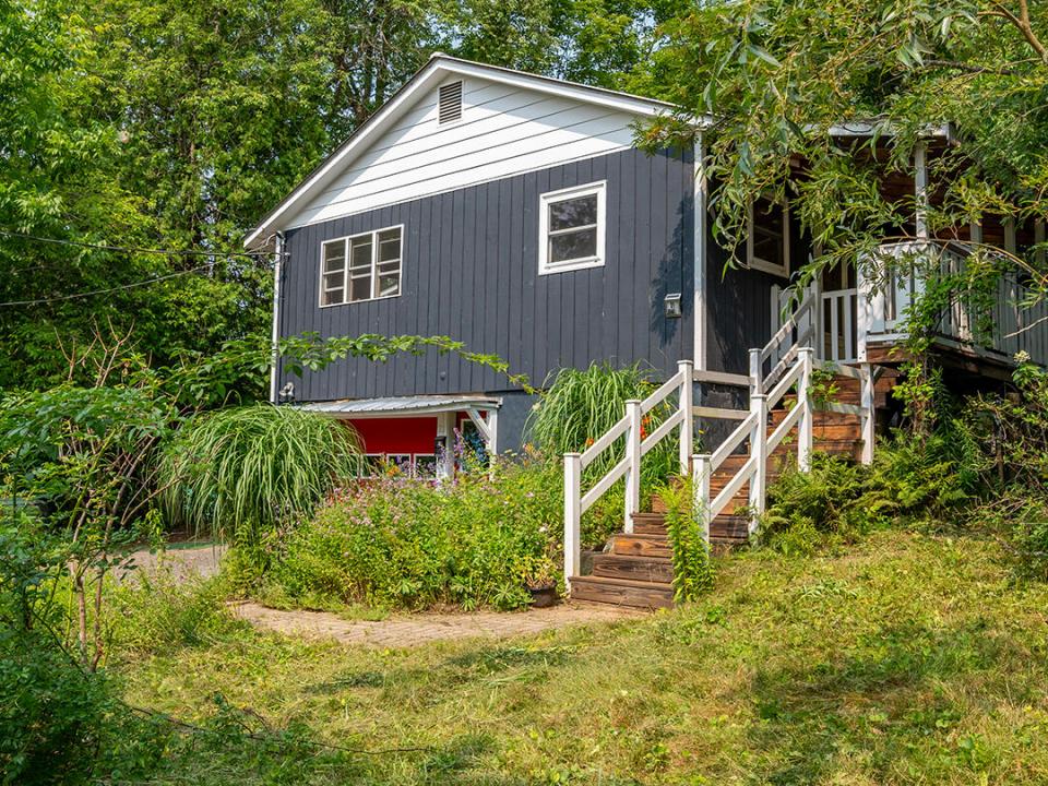 CozySaranacLakeHomeOnJenkins_A_Exterior_