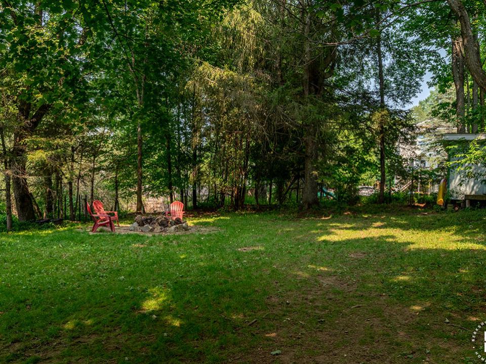 CozySaranacLakeHomeOnJenkins_BackYard