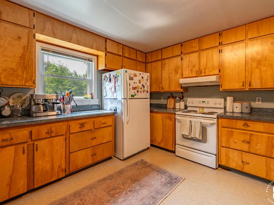 CozySaranacLakeHomeOnJenkins_Kitchen_L