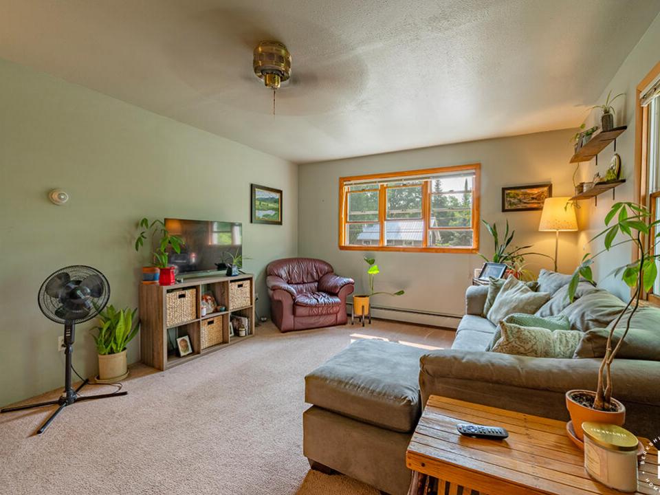 CozySaranacLakeHomeOnJenkins_LR_R