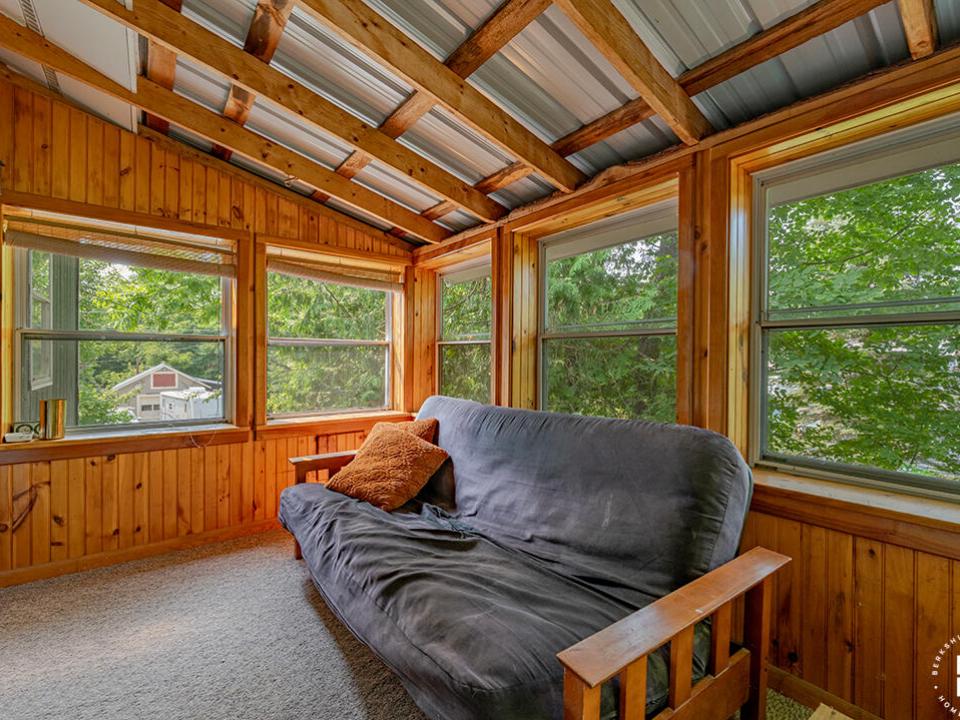 CozySaranacLakeHomeOnJenkins_Sunporch